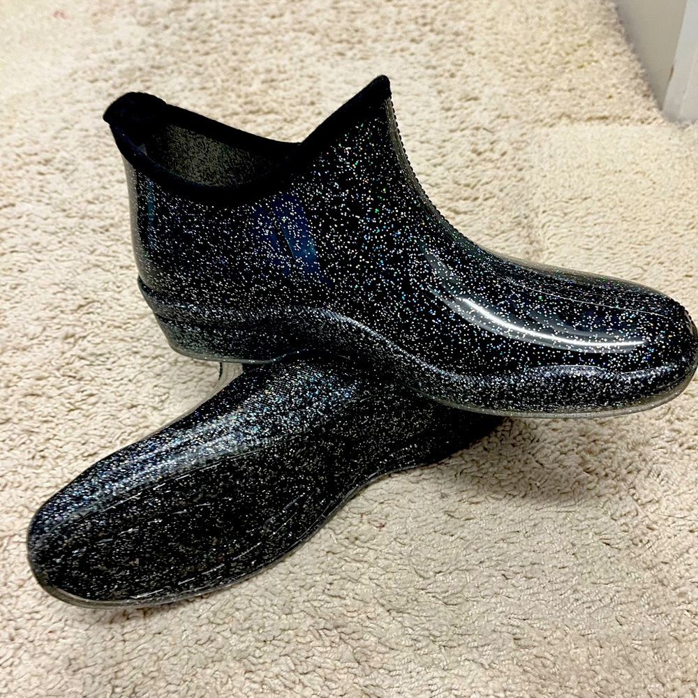 Let it Rain - I’ve got cute booties!